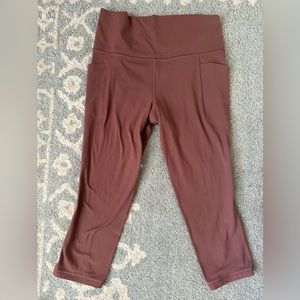 Athleta salutation stash pocket capri size M